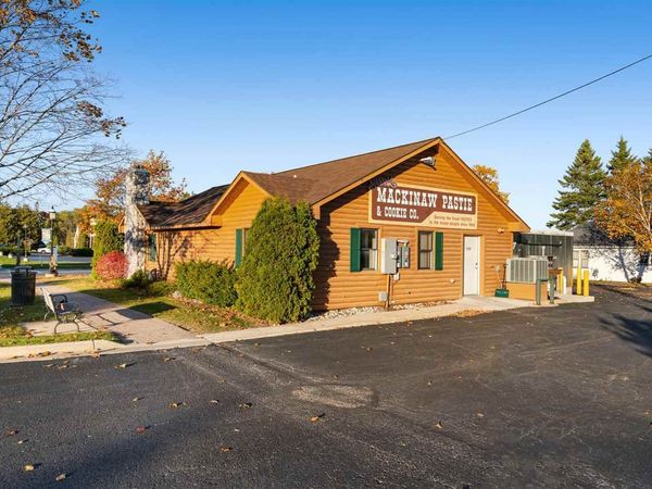 117 W Jamet Street, Mackinaw City, MI 49701