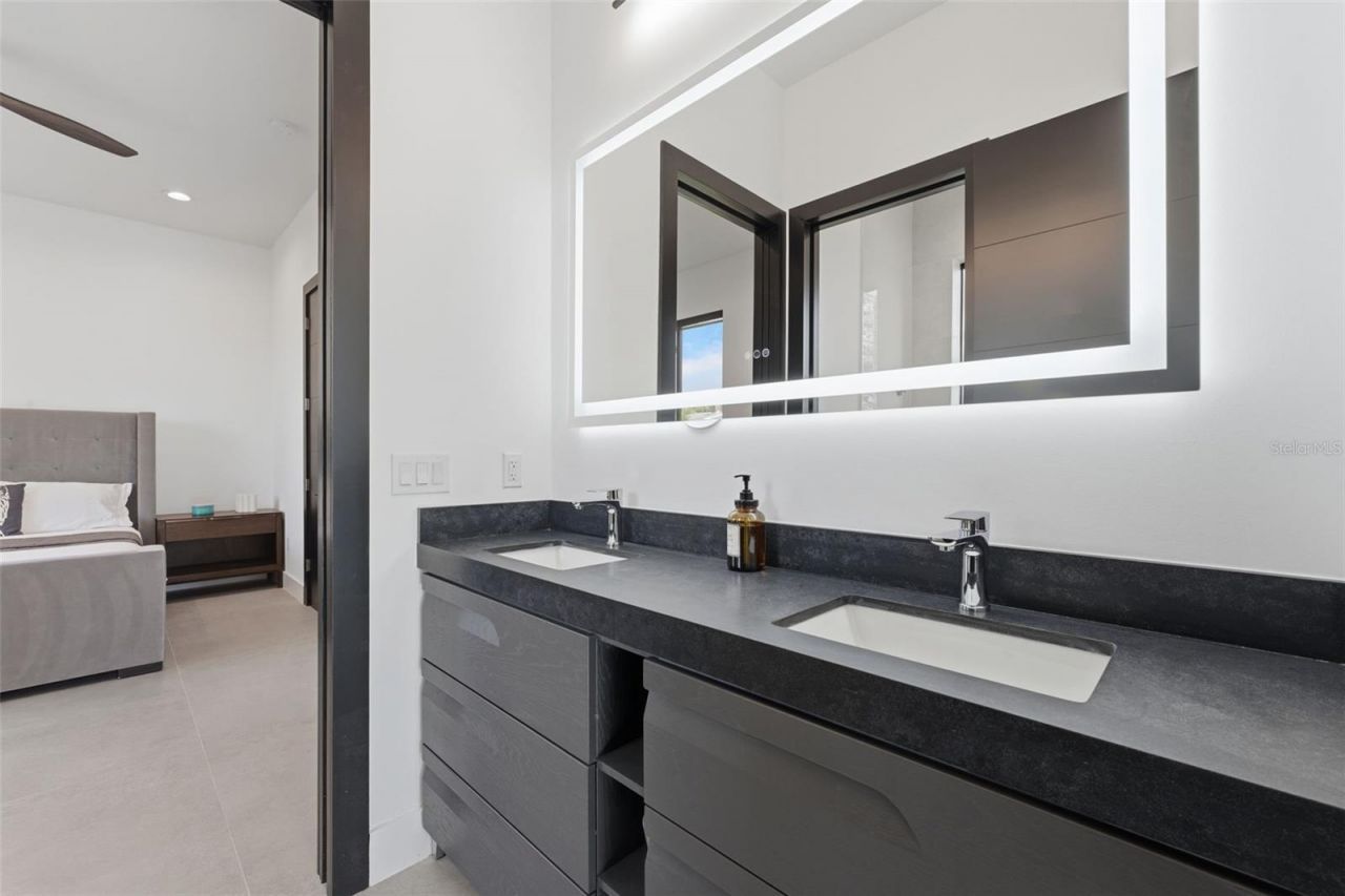 301 NE 27th Drive, Wilton Manors, FL 33334 Photo