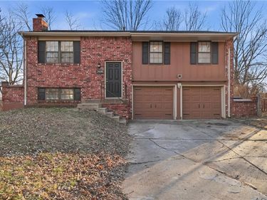 2608 NW Pembroke Court, Blue Springs, MO 64015