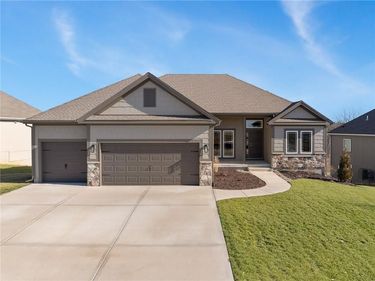 10139 N Winchester Avenue, Kansas City, MO 64156