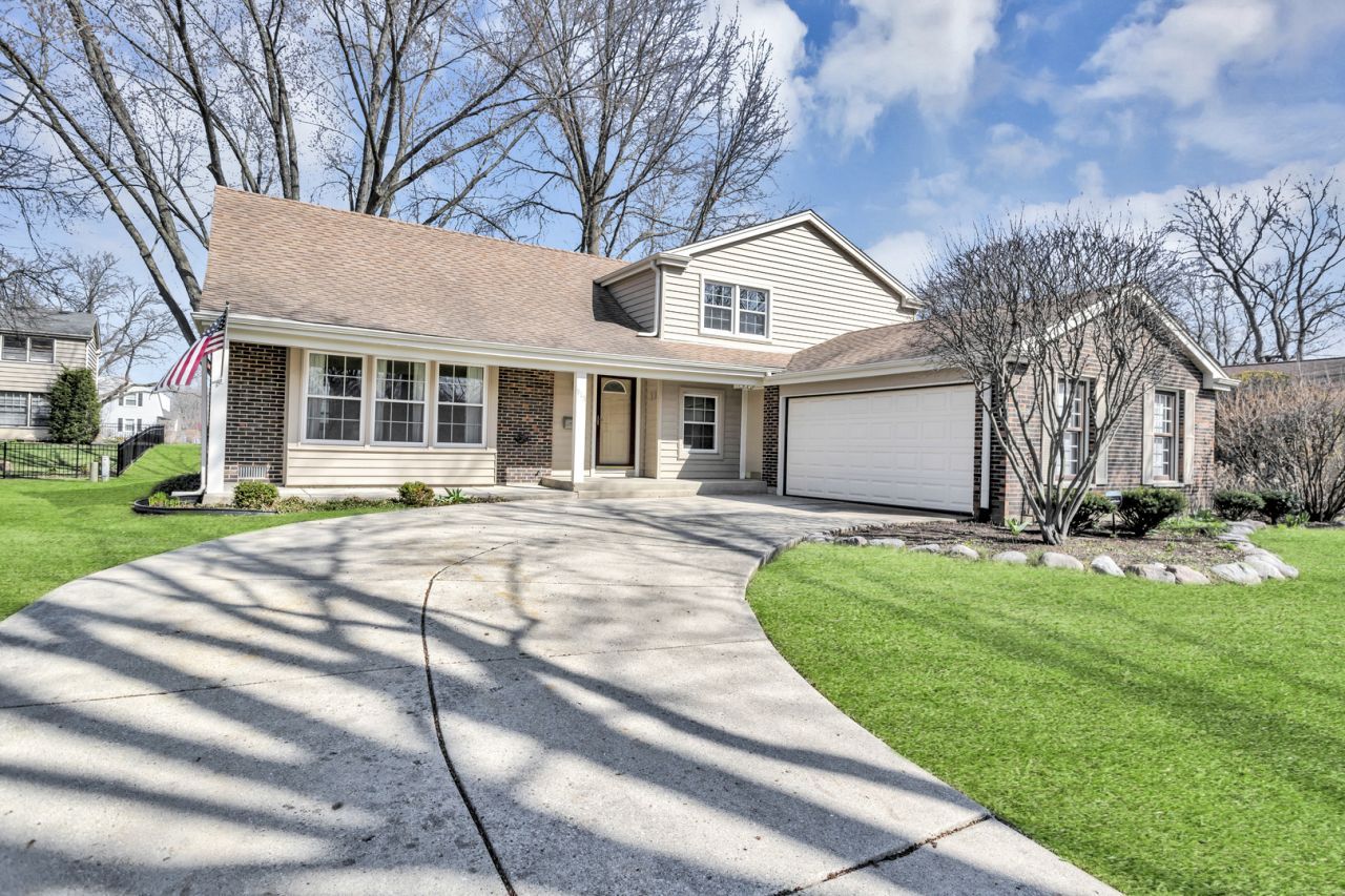 915 N Saratoga Drive, Palatine, IL 60074 Main Photo