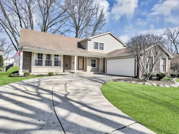 915 N Saratoga Drive, Palatine, IL 60074