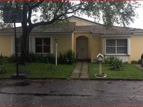10975 SW 72nd Ter, Miami, FL 33173