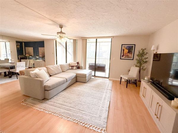 450 Commodore Dr, Unit 306, Plantation, FL 33325