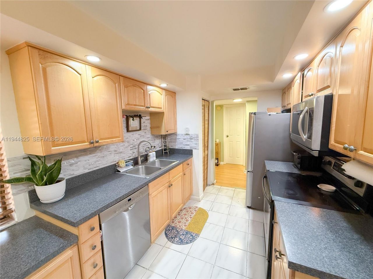 450 Commodore Dr, Unit 306, Plantation, FL 33325 Photo