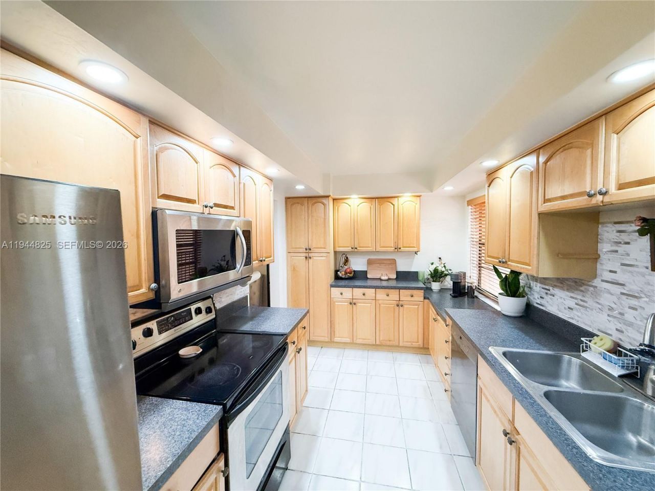 450 Commodore Dr, Unit 306, Plantation, FL 33325 Photo