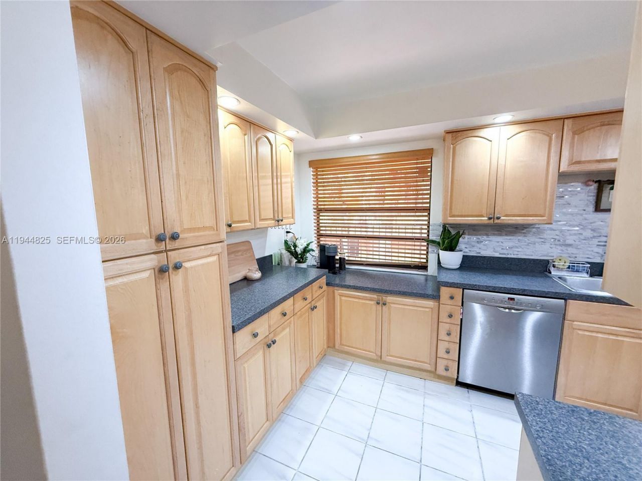 450 Commodore Dr, Unit 306, Plantation, FL 33325 Photo