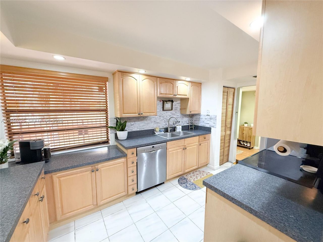 450 Commodore Dr, Unit 306, Plantation, FL 33325 Photo