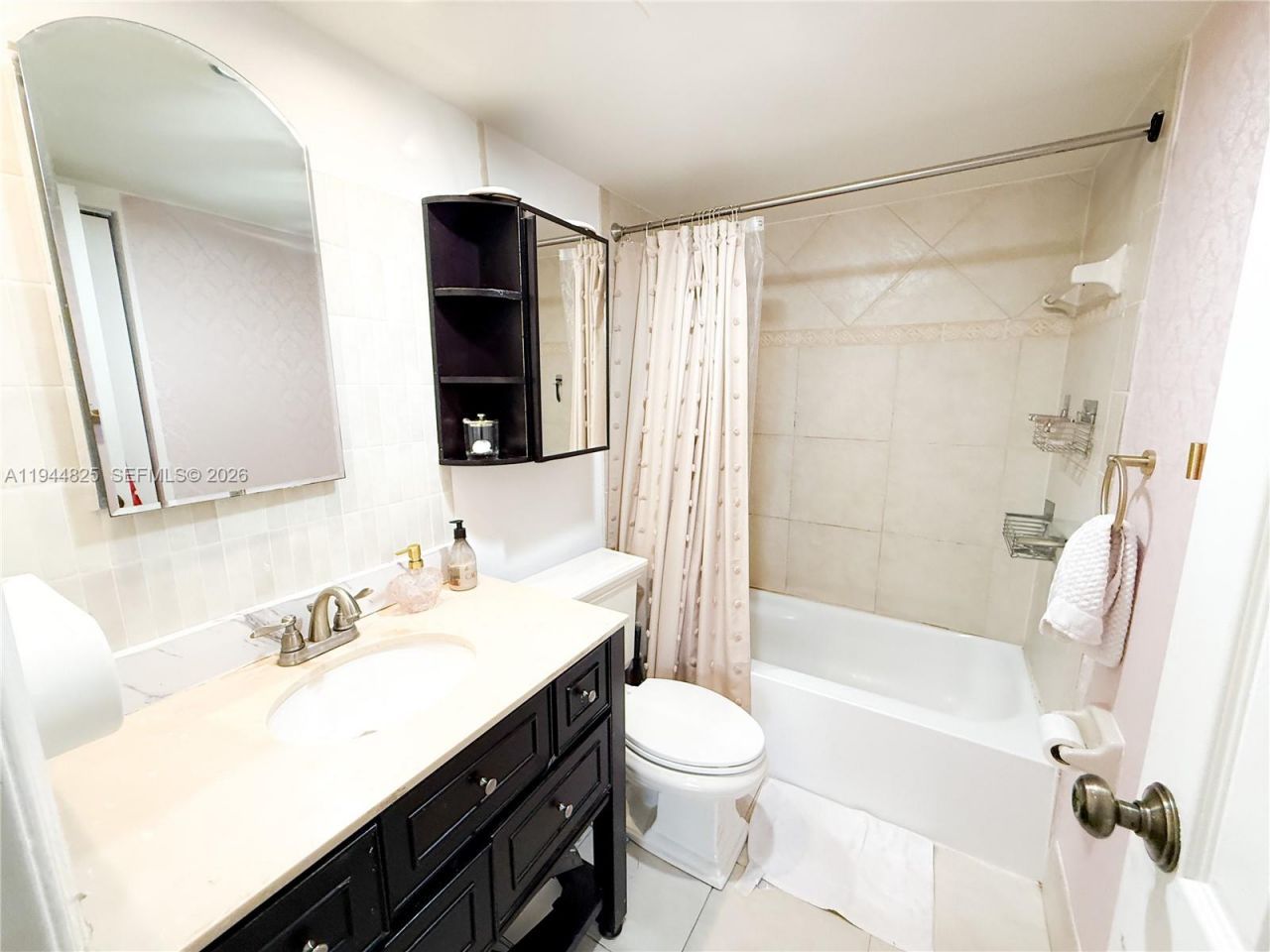 450 Commodore Dr, Unit 306, Plantation, FL 33325 Photo