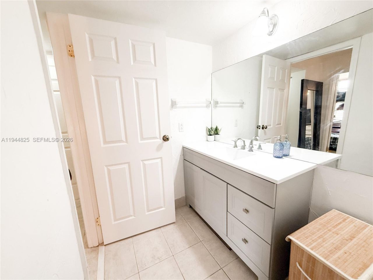 450 Commodore Dr, Unit 306, Plantation, FL 33325 Photo