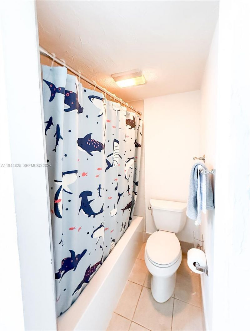 450 Commodore Dr, Unit 306, Plantation, FL 33325 Photo