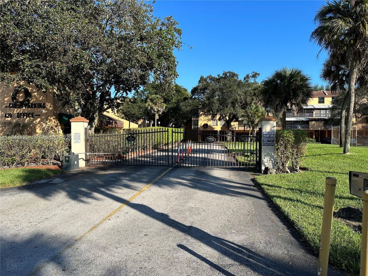 450 Commodore Dr, Unit 306, Plantation, FL 33325 Photo