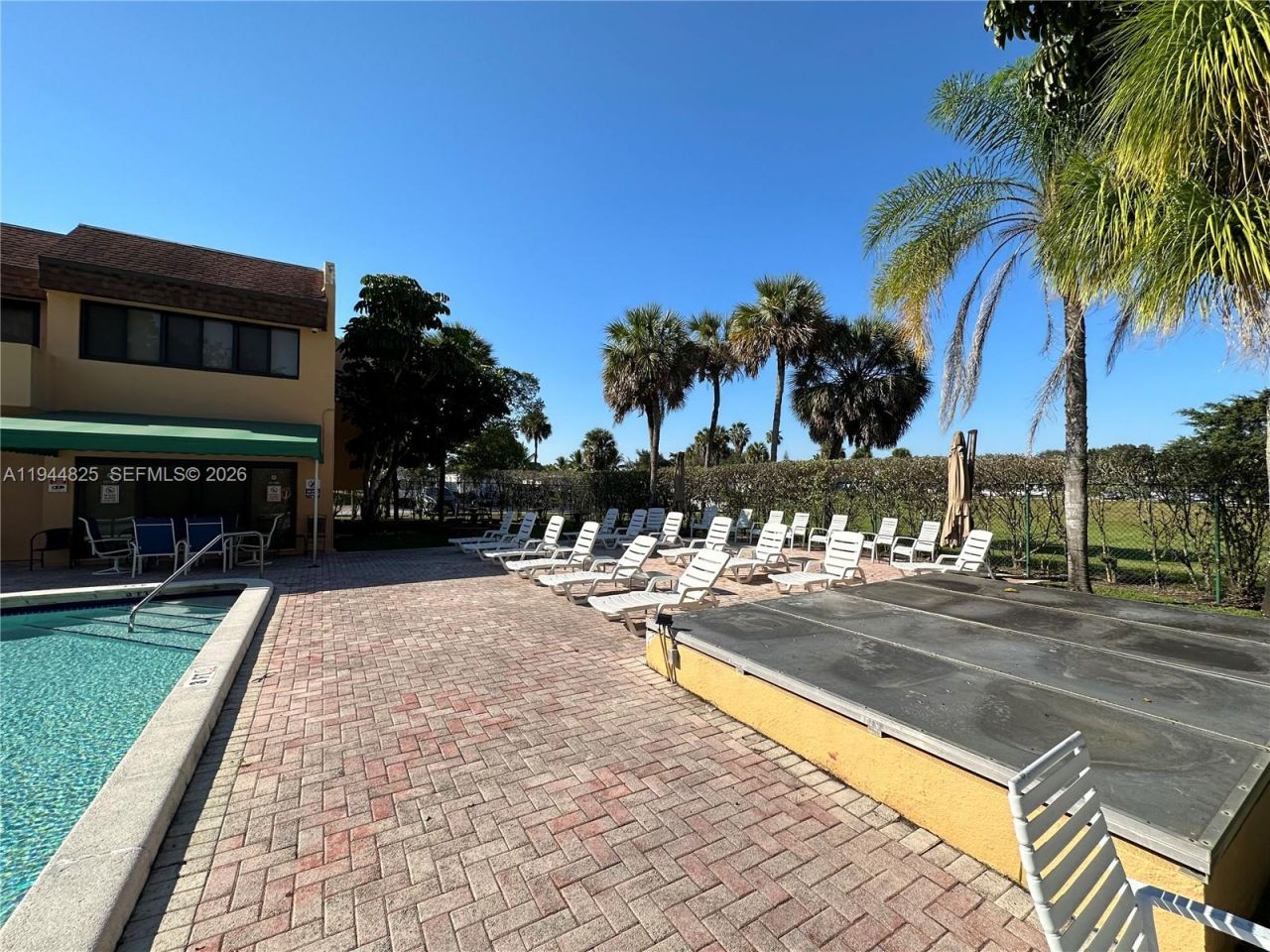 450 Commodore Dr, Unit 306, Plantation, FL 33325 Photo