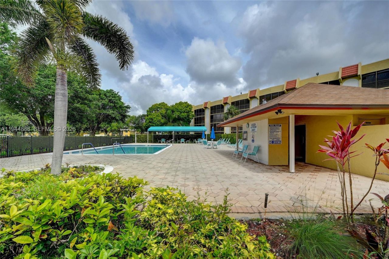 23344 Carolwood Ln, Unit 303, Boca Raton, FL 33428 Photo