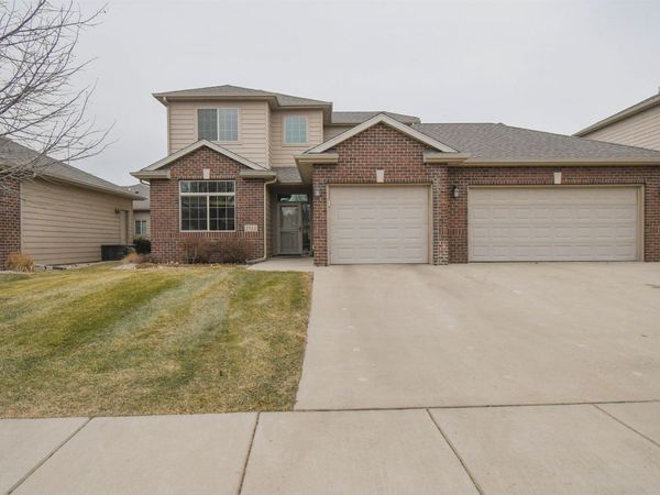 2512 E Winston Cir, Sioux Falls, SD 57108