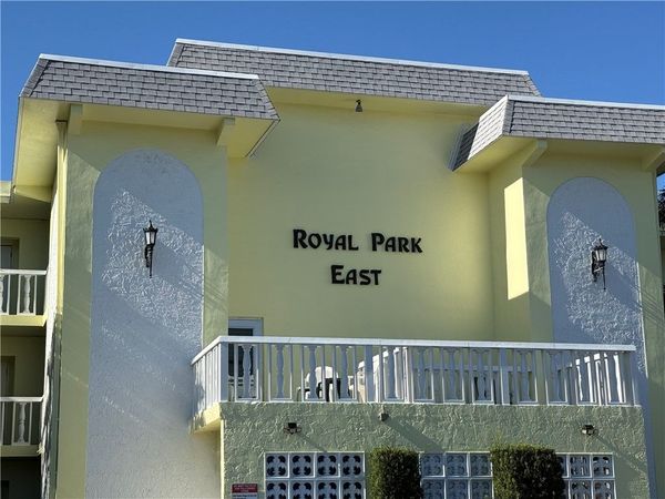 1100 Ponce De Leon Circle, Unit E307, Vero Beach, FL 32960