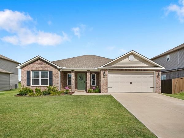 626 Woodcreek Loop, Lowell, AR 72745