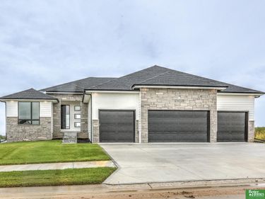 5709 N 195th Street, Elkhorn, NE 68022