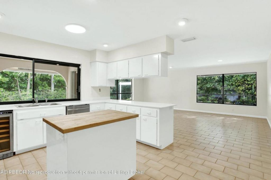 2812 Embassy Drive, West Palm Beach, FL 33401 Photo