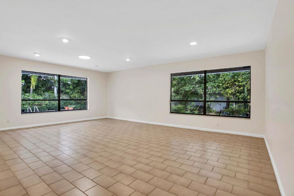 2812 Embassy Drive, West Palm Beach, FL 33401 Photo