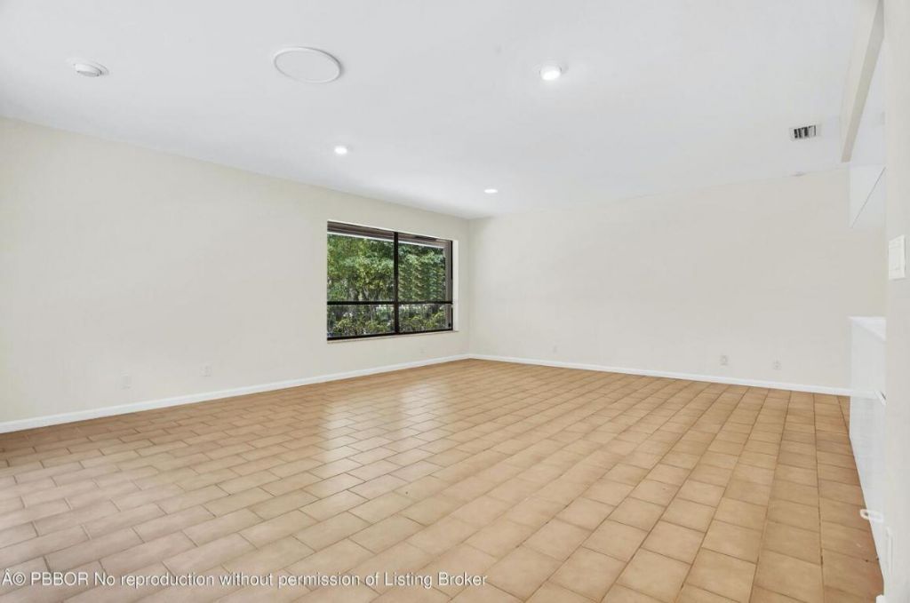 2812 Embassy Drive, West Palm Beach, FL 33401 Photo