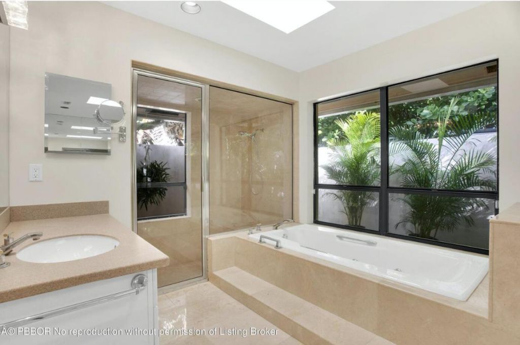 2812 Embassy Drive, West Palm Beach, FL 33401 Photo