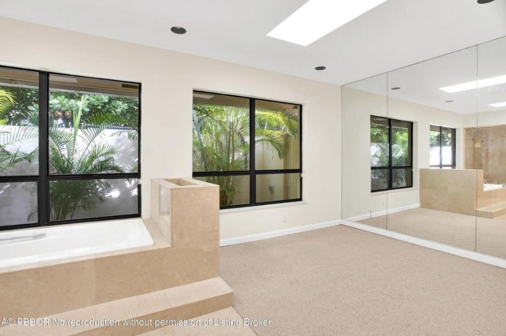 2812 Embassy Drive, West Palm Beach, FL 33401 Photo