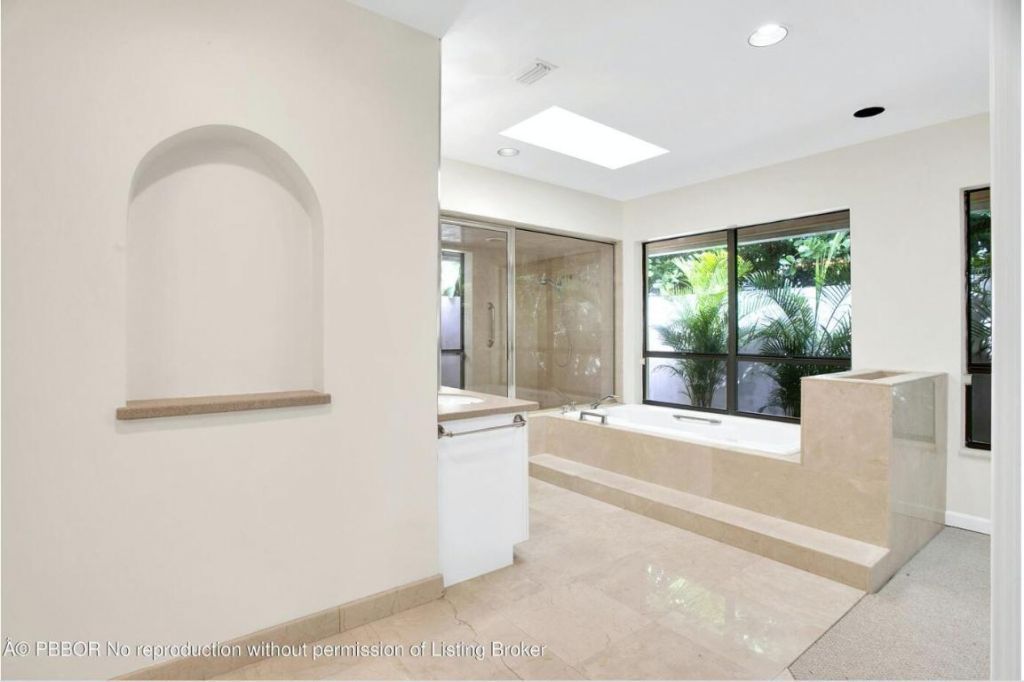 2812 Embassy Drive, West Palm Beach, FL 33401 Photo