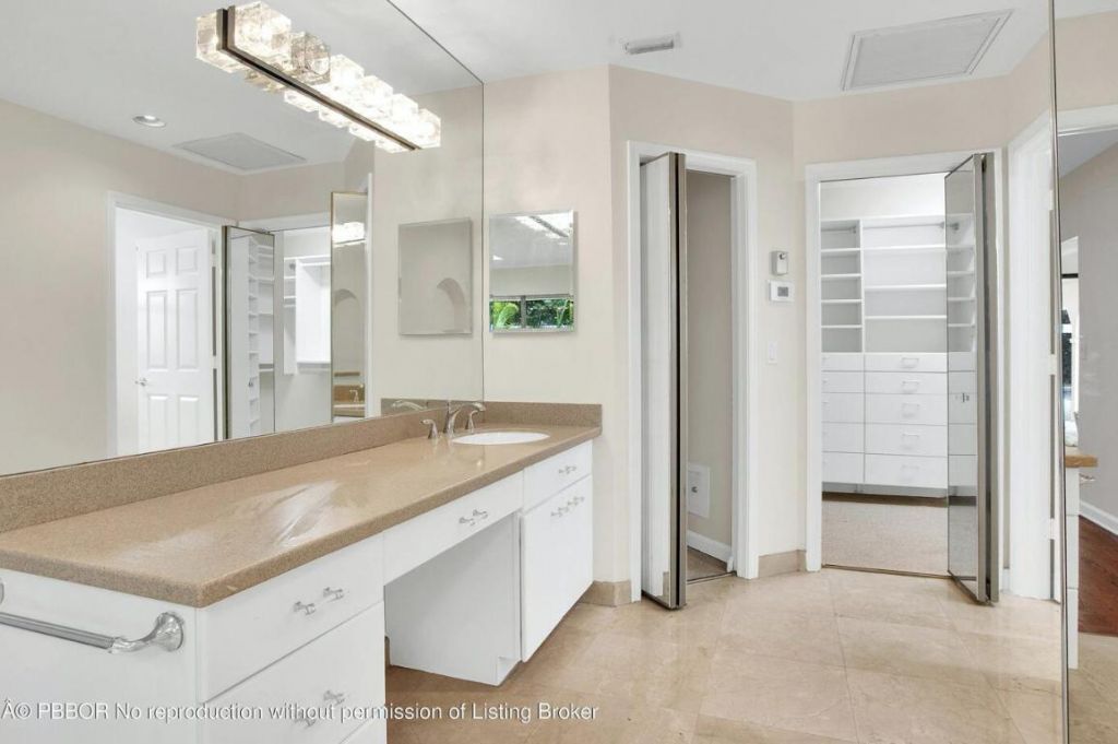 2812 Embassy Drive, West Palm Beach, FL 33401 Photo