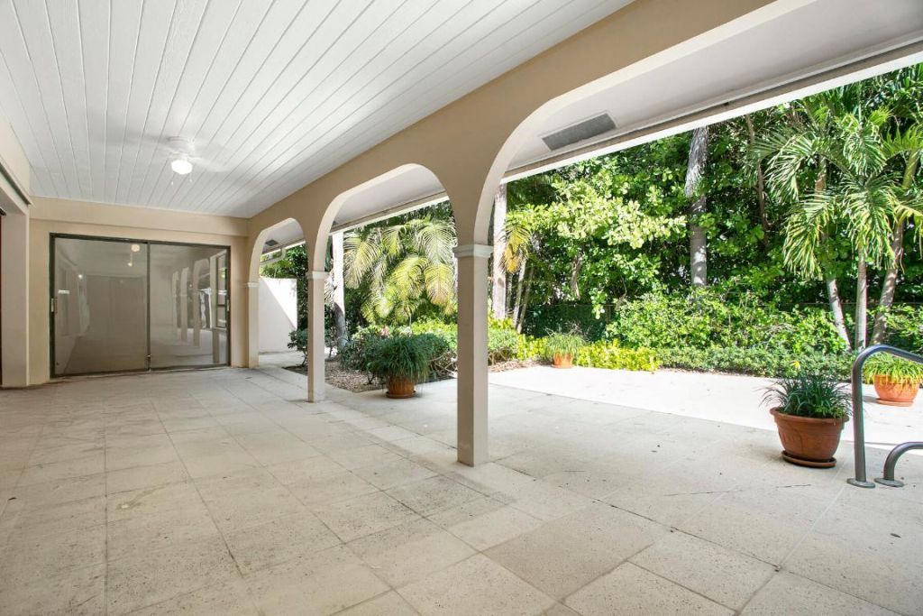 2812 Embassy Drive, West Palm Beach, FL 33401 Photo