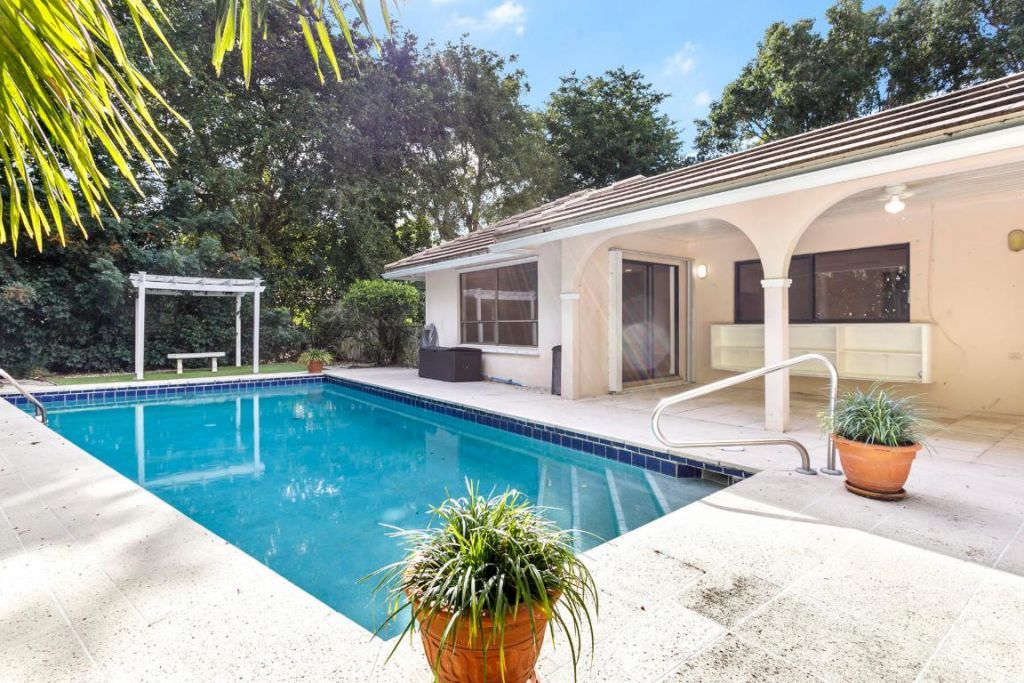 2812 Embassy Drive, West Palm Beach, FL 33401 Photo