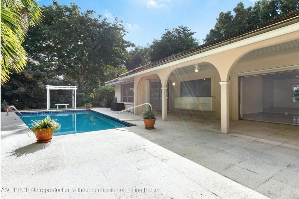 2812 Embassy Drive, West Palm Beach, FL 33401 Photo