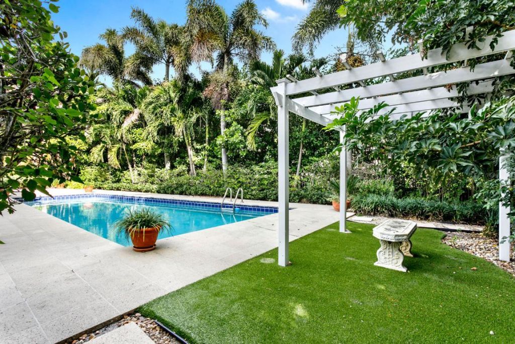 2812 Embassy Drive, West Palm Beach, FL 33401 Photo