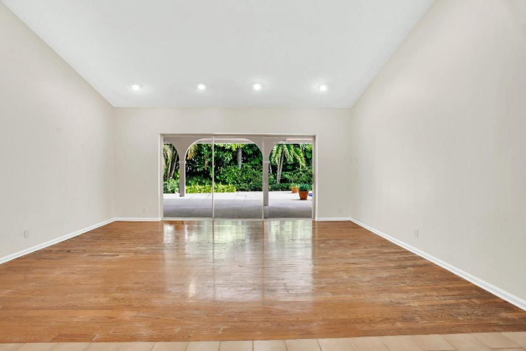 2812 Embassy Drive, West Palm Beach, FL 33401 Photo