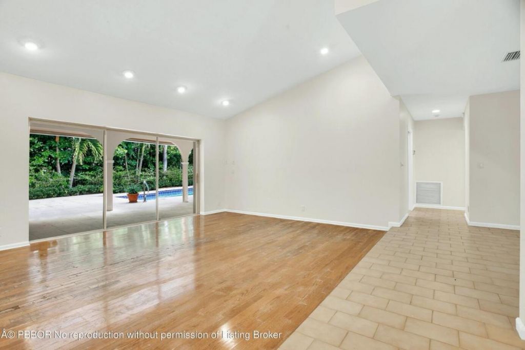 2812 Embassy Drive, West Palm Beach, FL 33401 Photo