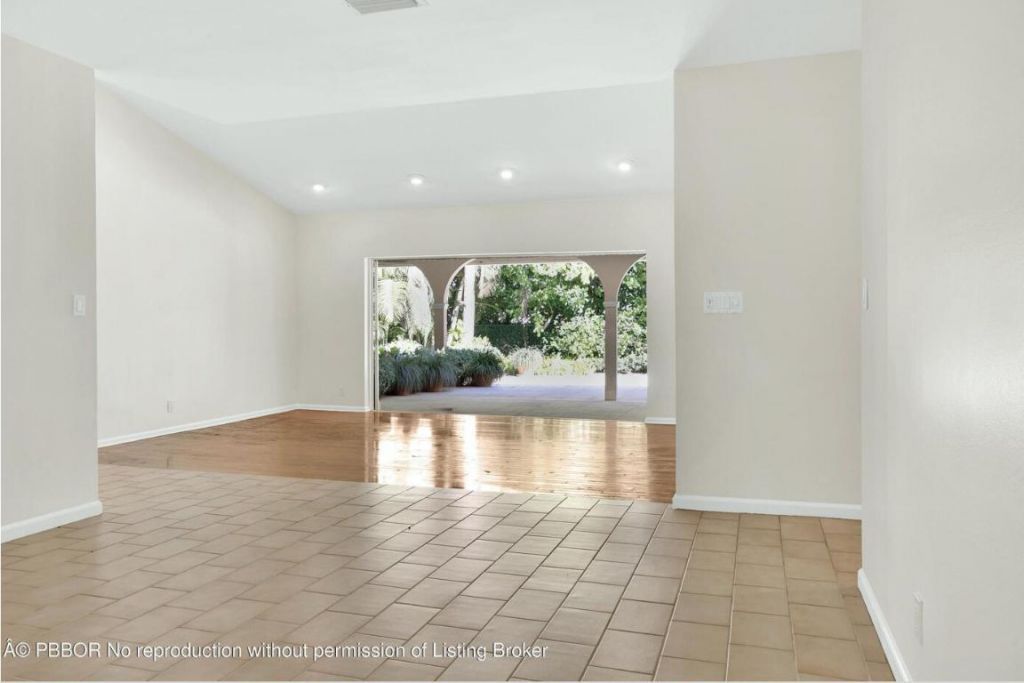 2812 Embassy Drive, West Palm Beach, FL 33401 Photo