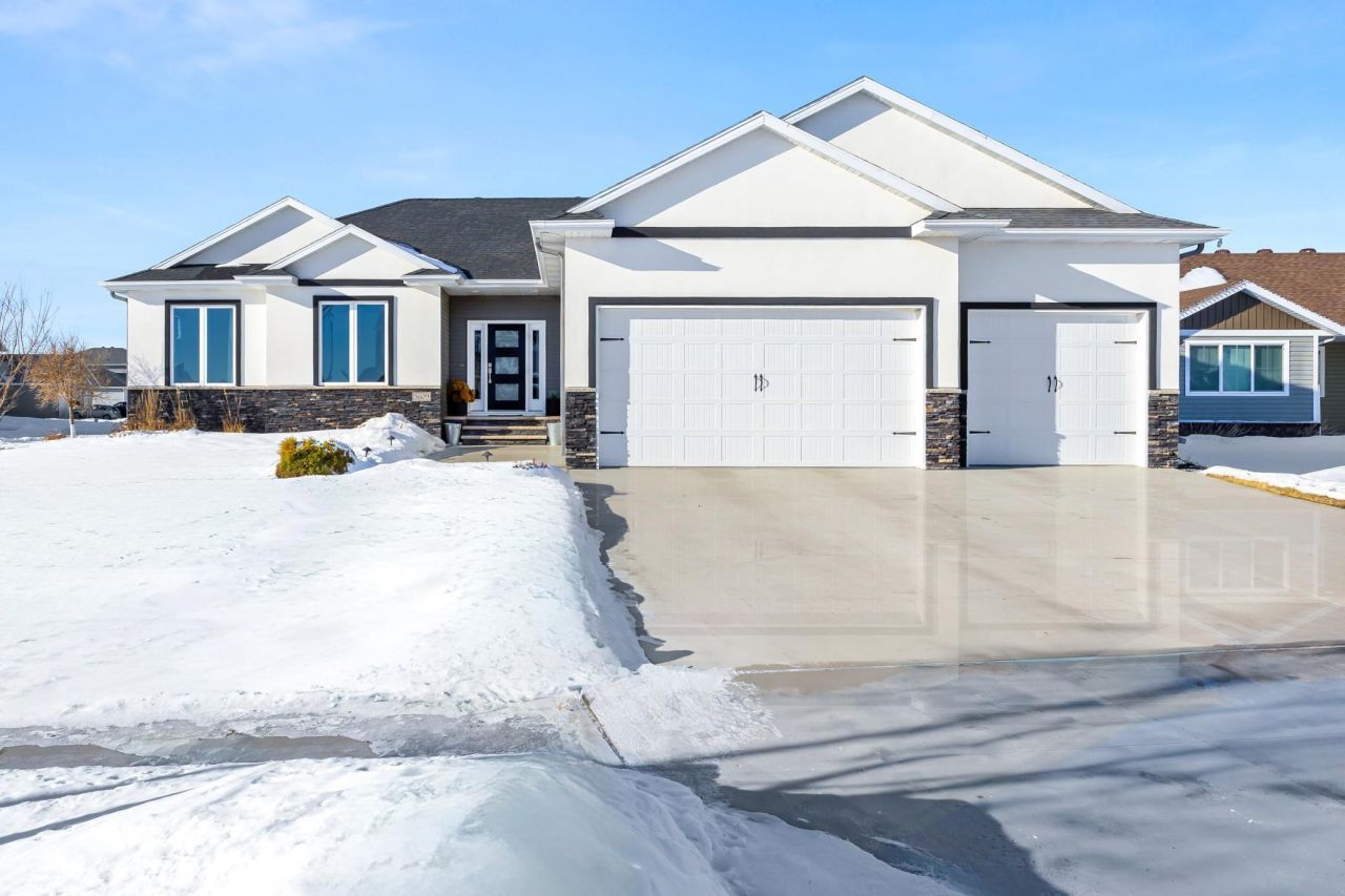 3609 Crimson Loop S, Fargo, ND 58104 Main Photo