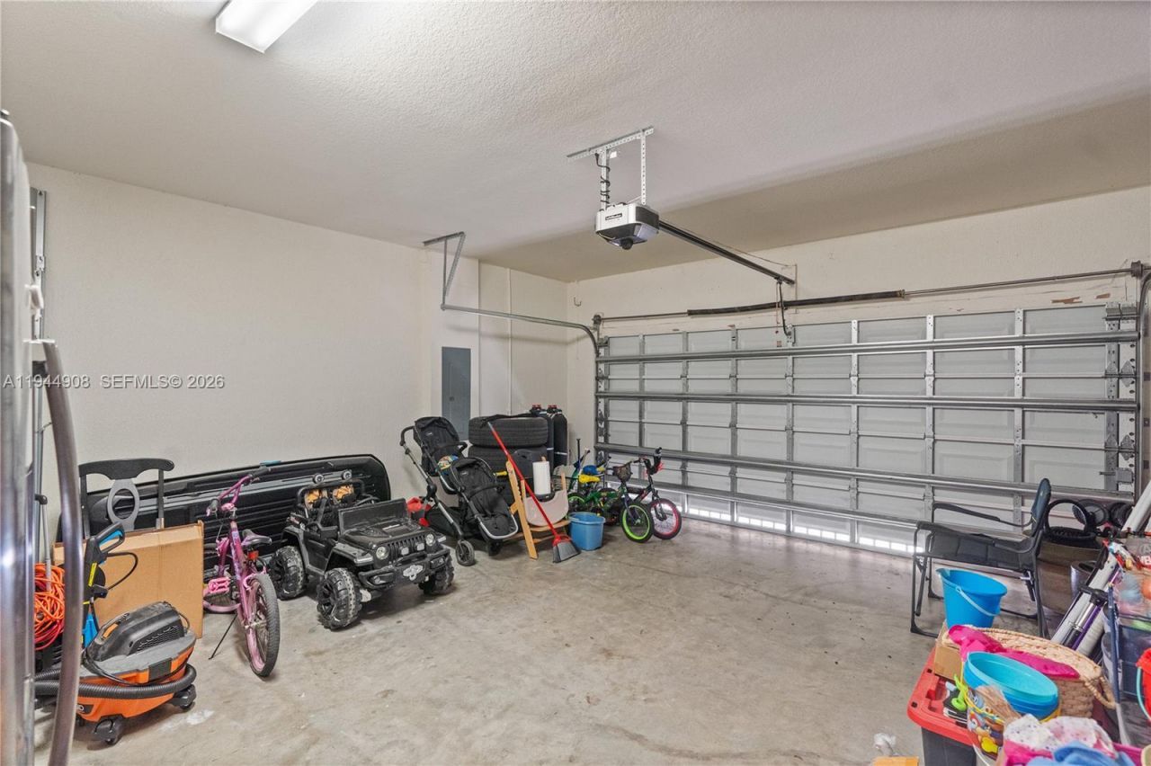 3573 W 93rd Pl, Hialeah, FL 33018 Photo