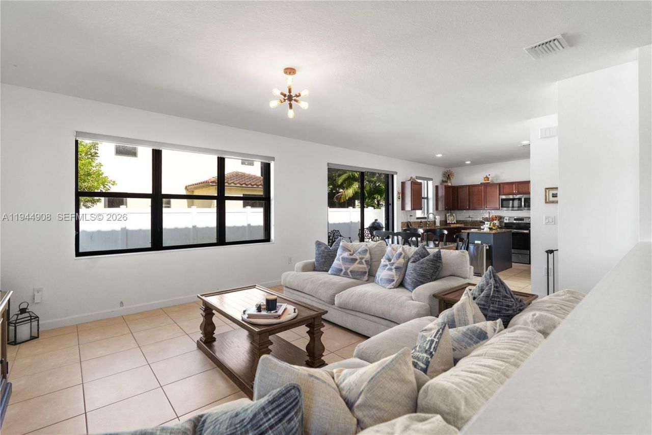 3573 W 93rd Pl, Hialeah, FL 33018 Photo