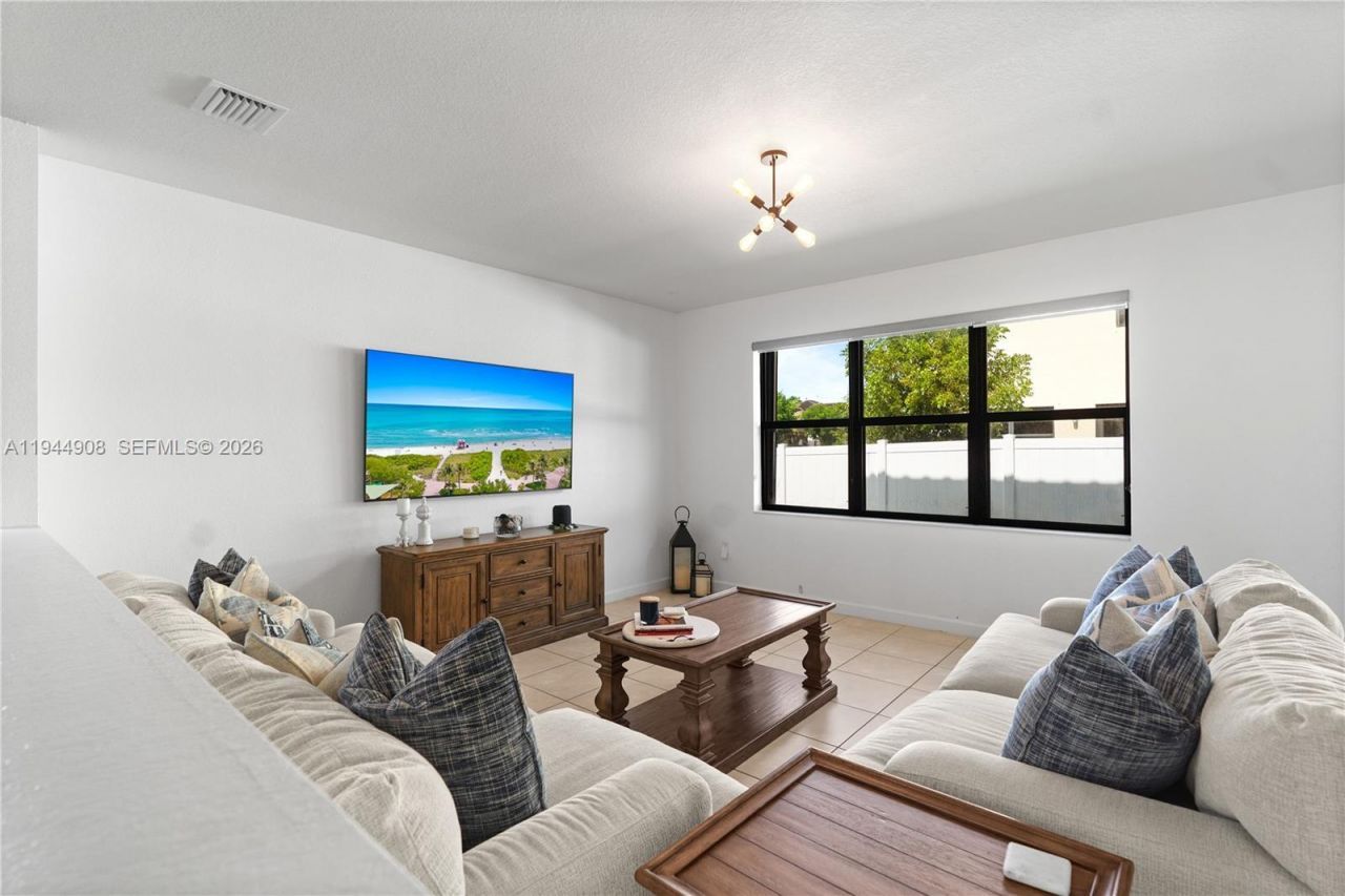 3573 W 93rd Pl, Hialeah, FL 33018 Photo