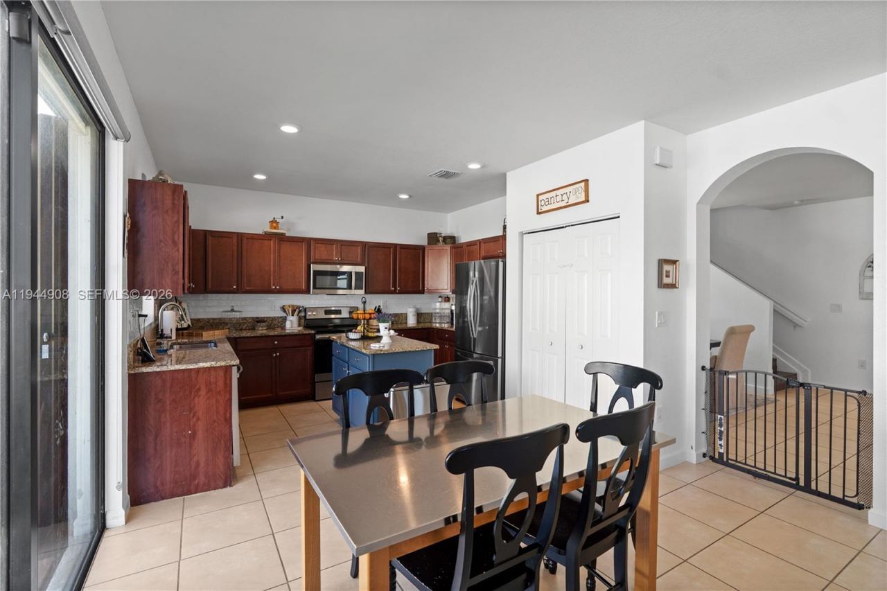 3573 W 93rd Pl, Hialeah, FL 33018 Photo