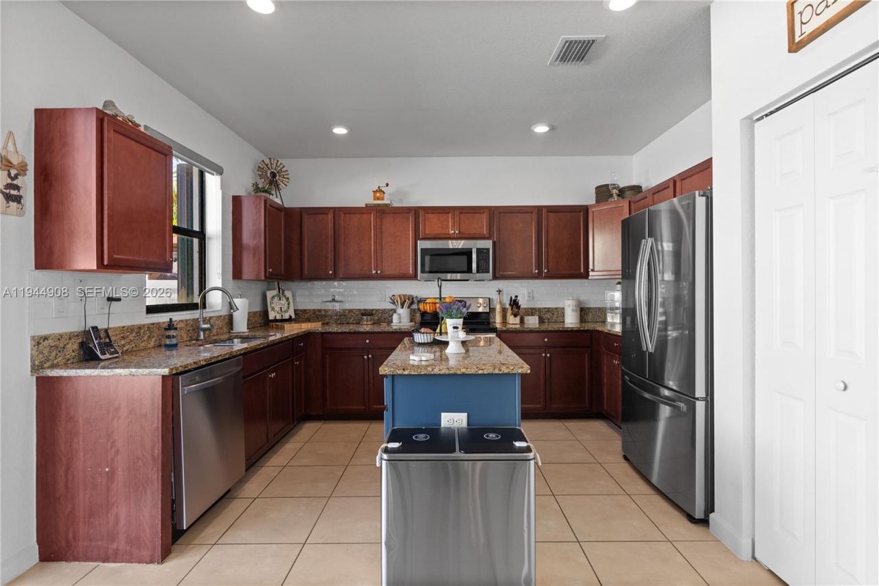 3573 W 93rd Pl, Hialeah, FL 33018 Photo