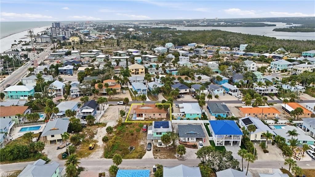 136 Madison Ct, Fort Myers Beach, FL 33931 Photo