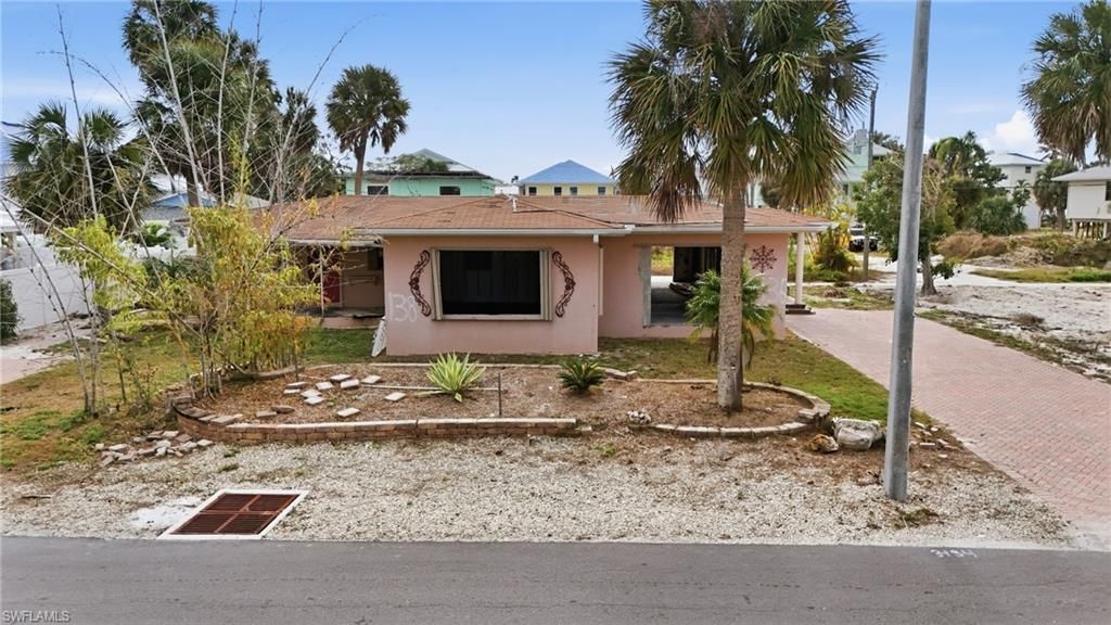 136 Madison Ct, Fort Myers Beach, FL 33931 Photo