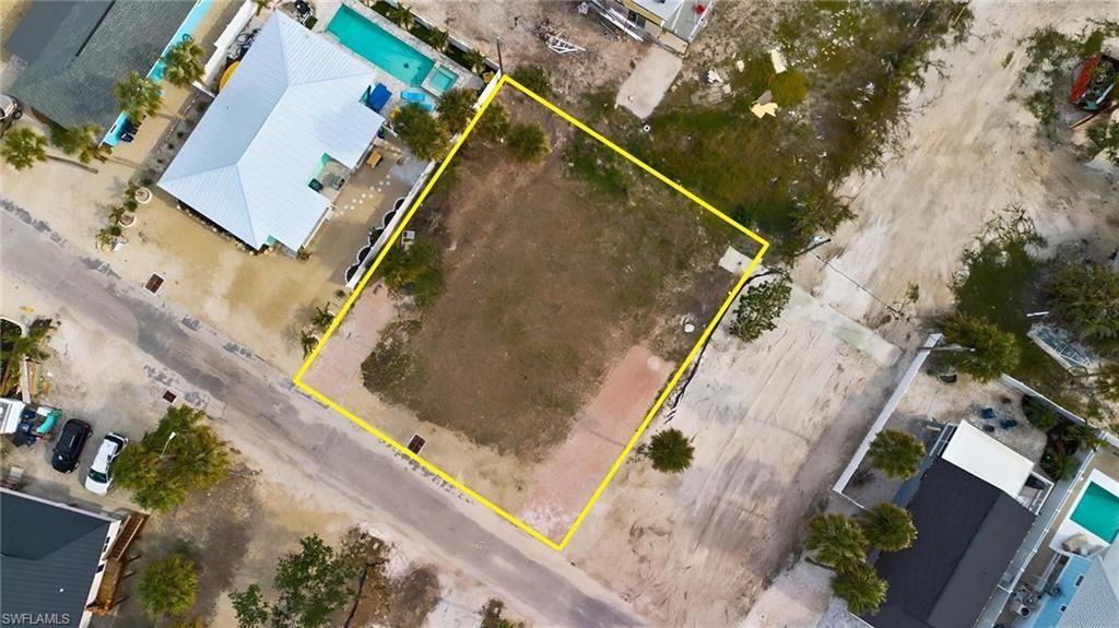 136 Madison Ct, Fort Myers Beach, FL 33931 Photo
