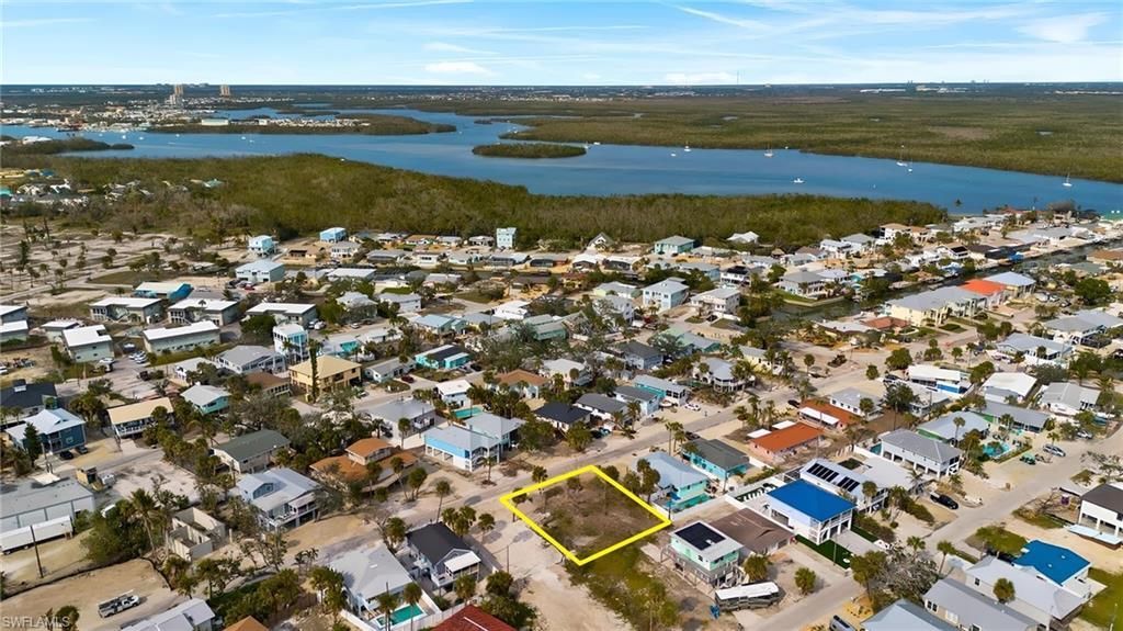 136 Madison Ct, Fort Myers Beach, FL 33931 Photo