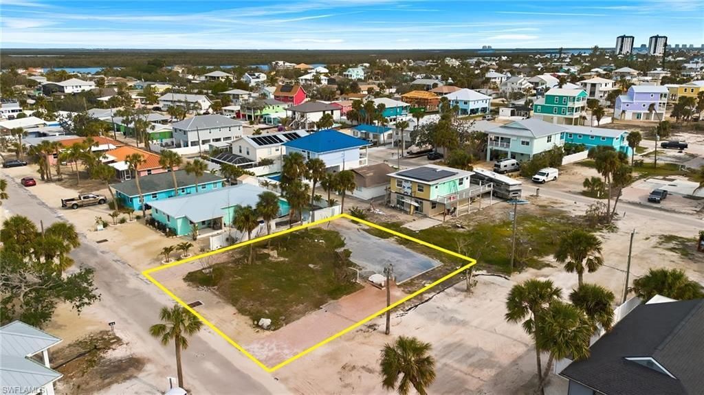 136 Madison Ct, Fort Myers Beach, FL 33931 Photo