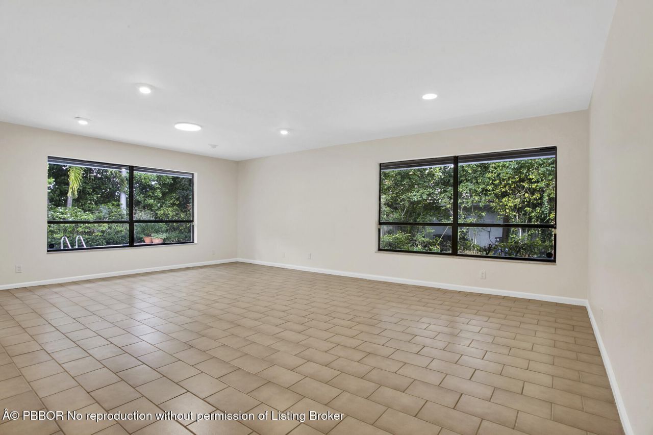 2812 Embassy Drive, West Palm Beach, FL 33401 Photo