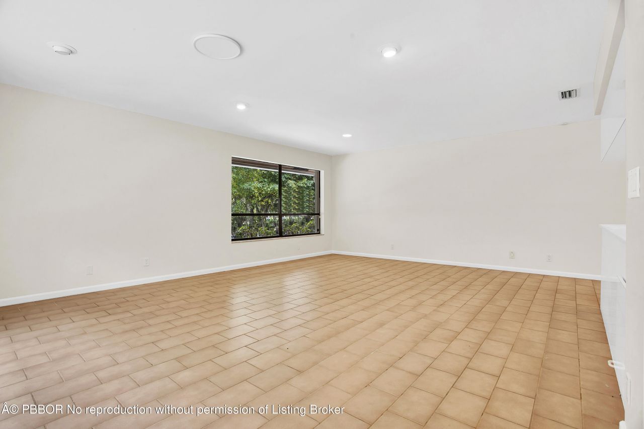 2812 Embassy Drive, West Palm Beach, FL 33401 Photo