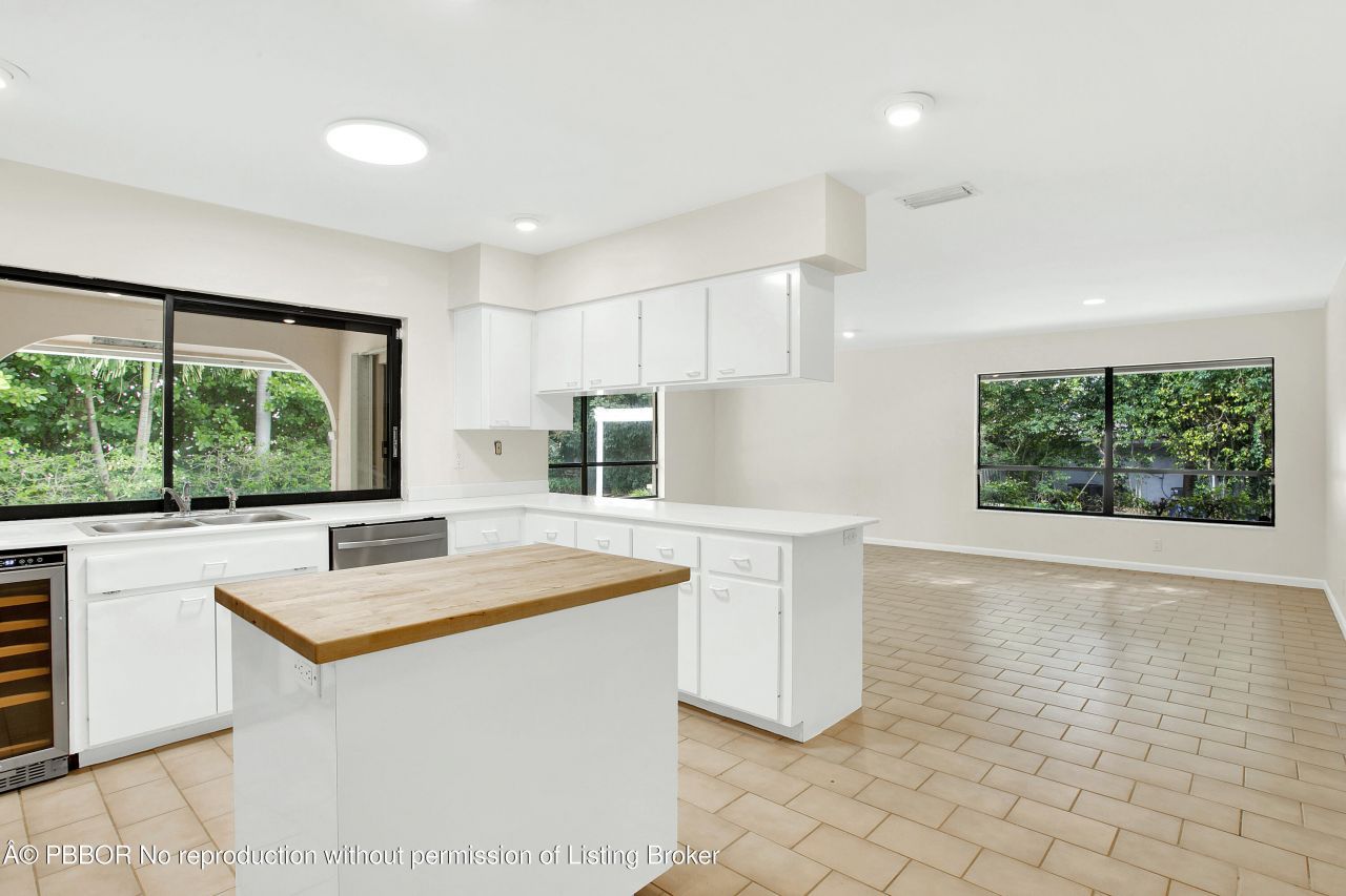 2812 Embassy Drive, West Palm Beach, FL 33401 Photo